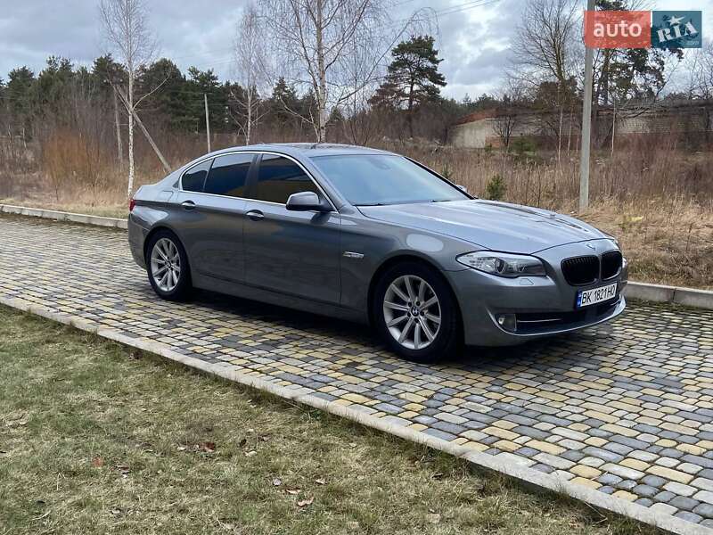 Седан BMW 5 Series 2011 в Сарнах