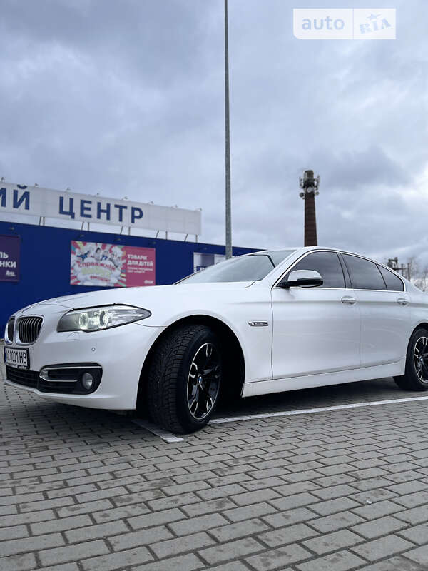 Седан BMW 5 Series 2015 в Нововолынске