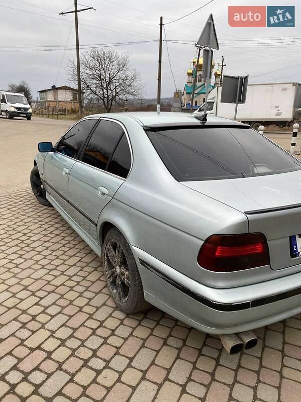 Седан BMW 5 Series 2003 в Тячеве