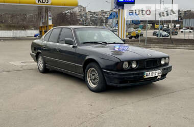 Седан BMW 5 Series 1988 в Киеве