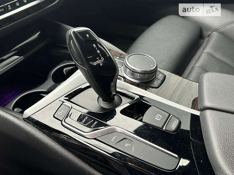 Седан BMW 5 Series 2018 в Львове
