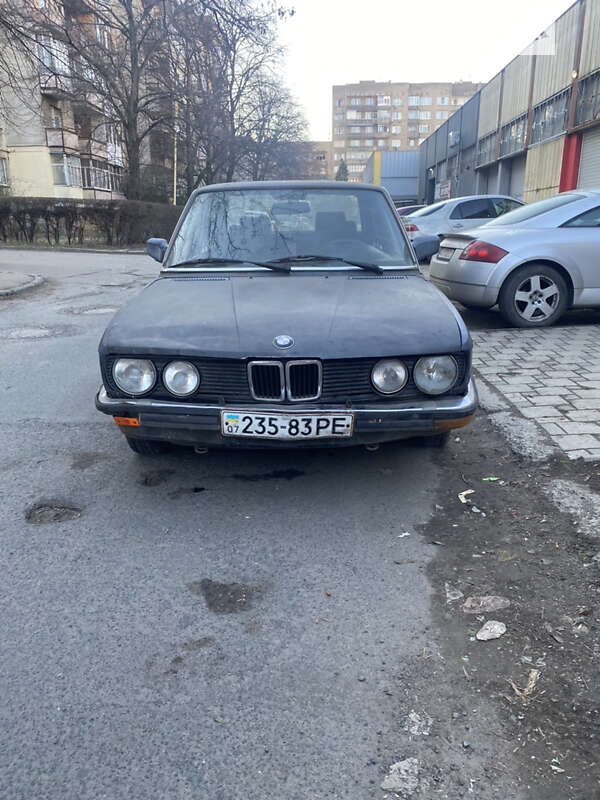 Седан BMW 5 Series 1987 в Ужгороде