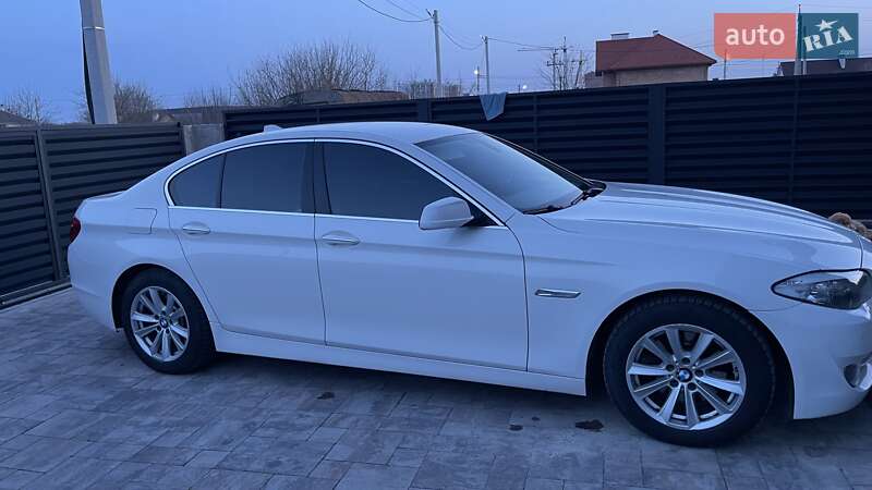 Седан BMW 5 Series 2012 в Львові
