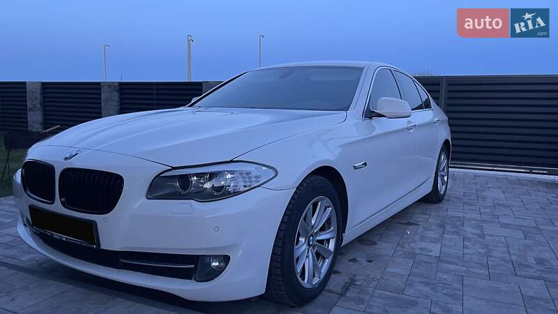 Седан BMW 5 Series 2012 в Львові