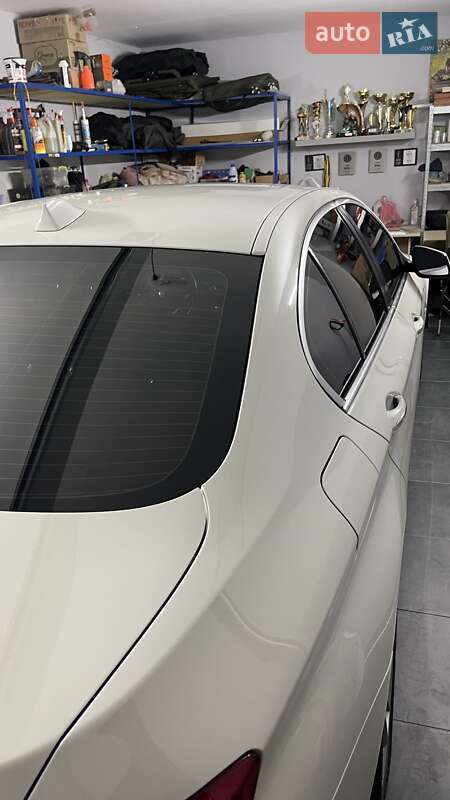 Седан BMW 5 Series 2012 в Львові