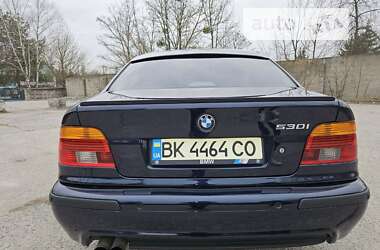 Седан BMW 5 Series 2001 в Вараше