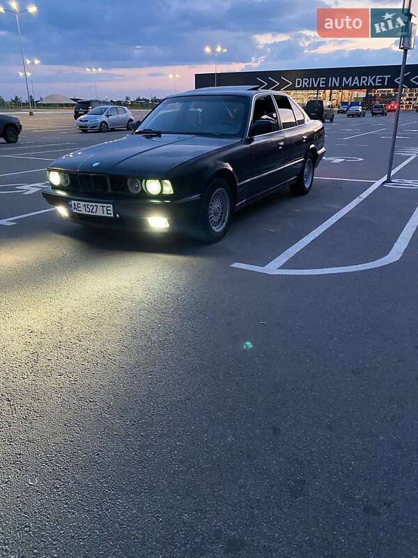 Седан BMW 5 Series 1989 в Днепре