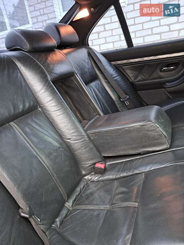 Седан BMW 5 Series 2000 в Золочеве