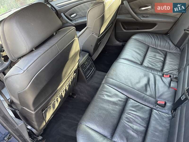 Универсал BMW 5 Series 2005 в Окнах