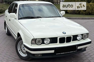 Седан BMW 5 Series 1990 в Днепре