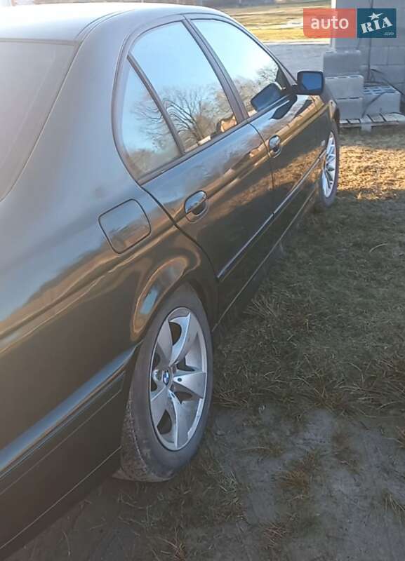 Седан BMW 5 Series 2002 в Рокитном