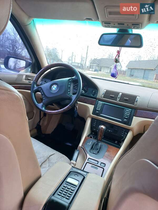 Седан BMW 5 Series 2002 в Рокитном