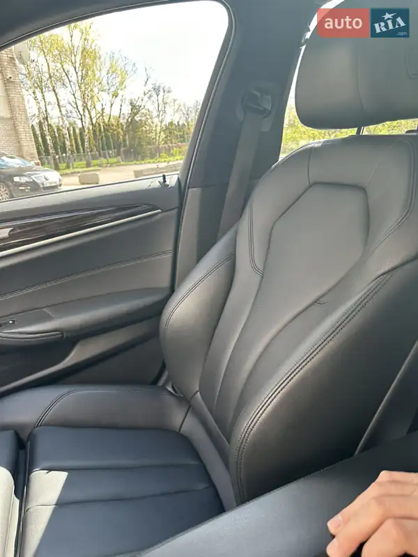 BMW 5 Series 2017 VIN WBAJA7C57JWA73379 фото оголошення 29 з 101