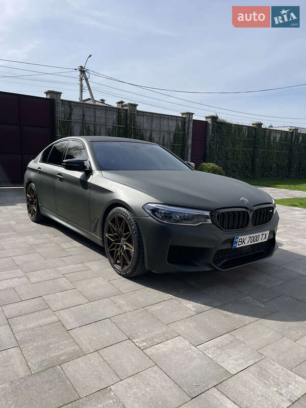 Седан BMW 5 Series 2017 в Ровно