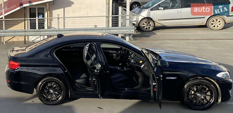 Седан BMW 5 Series 2012 в Мукачево