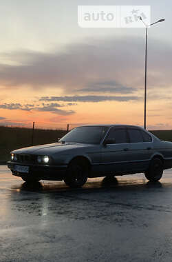 Седан BMW 5 Series 1992 в Ровно