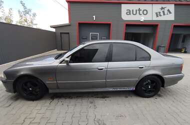 Седан BMW 5 Series 2001 в Черновцах