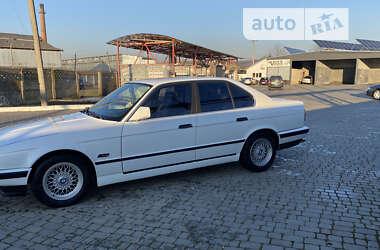 Седан BMW 5 Series 1990 в Воловце