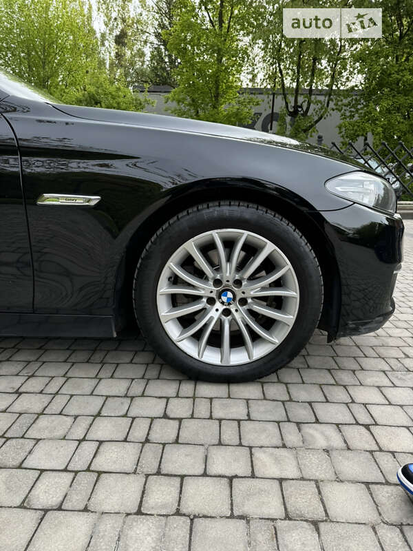 Седан BMW 5 Series 2013 в Львове