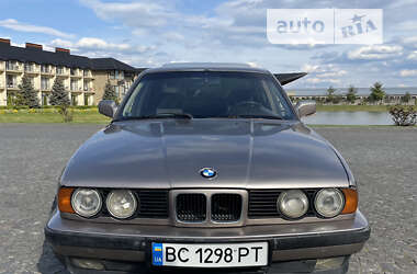 Седан BMW 5 Series 1989 в Жовкві
