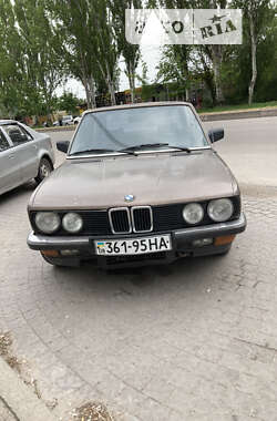 Седан BMW 5 Series 1983 в Запорожье