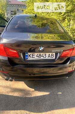 Седан BMW 5 Series 2012 в Воловце