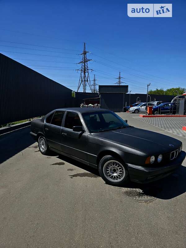 Седан BMW 5 Series 1988 в Полтаві