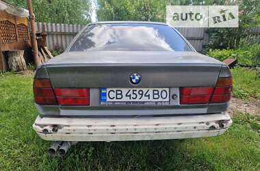 Седан BMW 5 Series 1990 в Ромнах