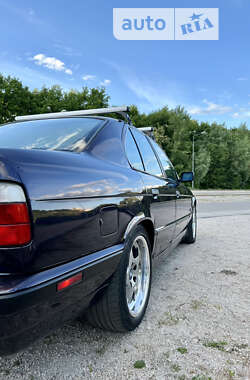 Седан BMW 5 Series 1995 в Днепре