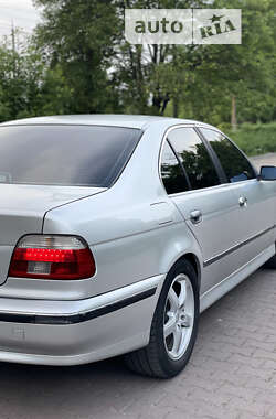 Седан BMW 5 Series 2000 в Миргороде