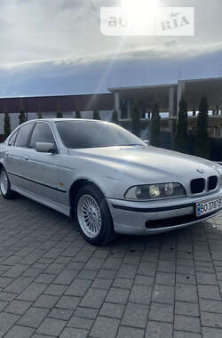 Седан BMW 5 Series 2000 в Надворной