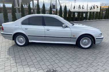Седан BMW 5 Series 2000 в Надворной