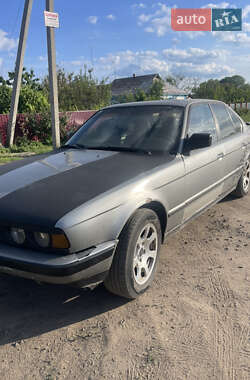 Седан BMW 5 Series 1988 в Монастирищеві