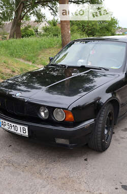 Седан BMW 5 Series 1991 в Запорожье