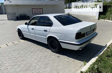 Седан BMW 5 Series 1988 в Чернівцях