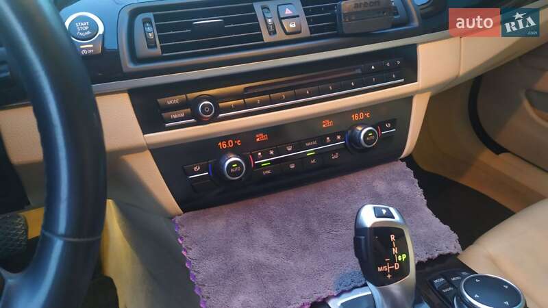 Седан BMW 5 Series 2015 в Ромнах