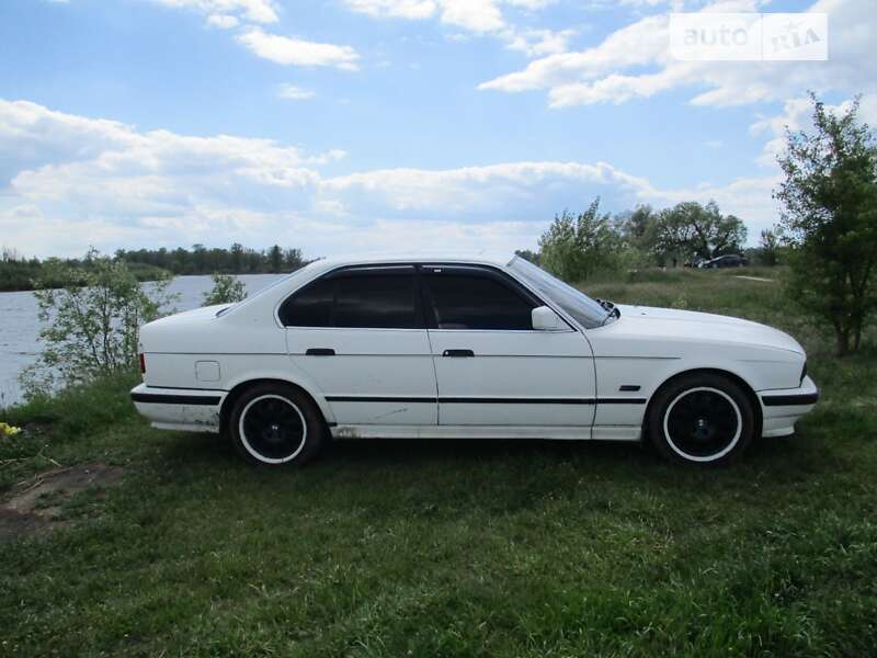 Седан BMW 5 Series 1992 в Киеве
