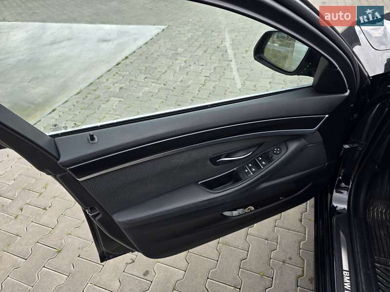 Седан BMW 5 Series 2016 в Львове