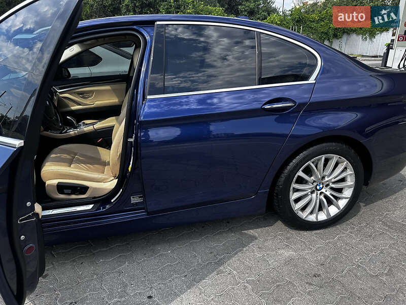 Седан BMW 5 Series 2015 в Львові