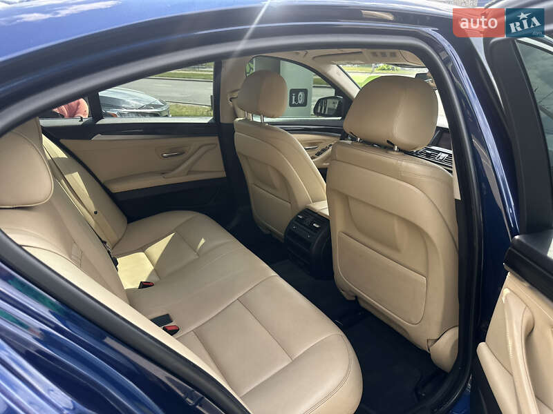 Седан BMW 5 Series 2015 в Львові