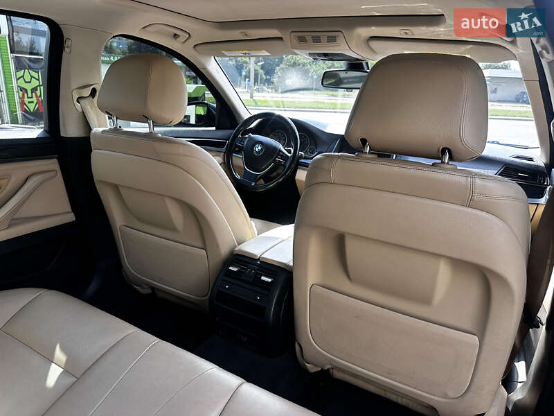 Седан BMW 5 Series 2015 в Львові