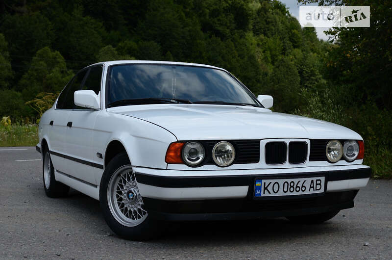 Седан BMW 5 Series 1990 в Воловце