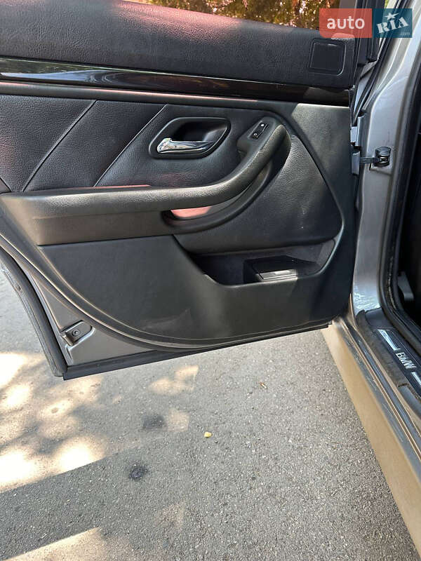 Седан BMW 5 Series 2002 в Кривому Розі фото 23 Седан BMW 5 Series 2002 в Кривому Розі
