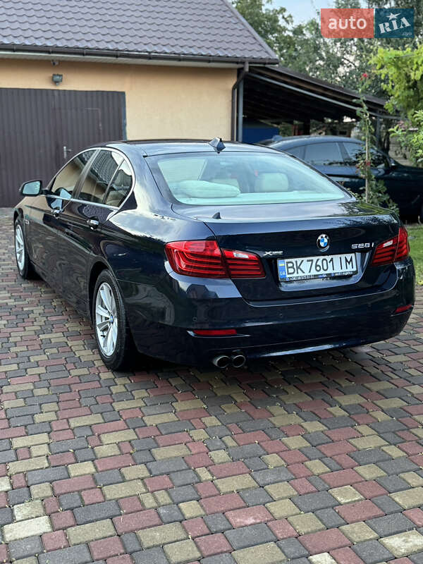 Седан BMW 5 Series 2015 в Рівному