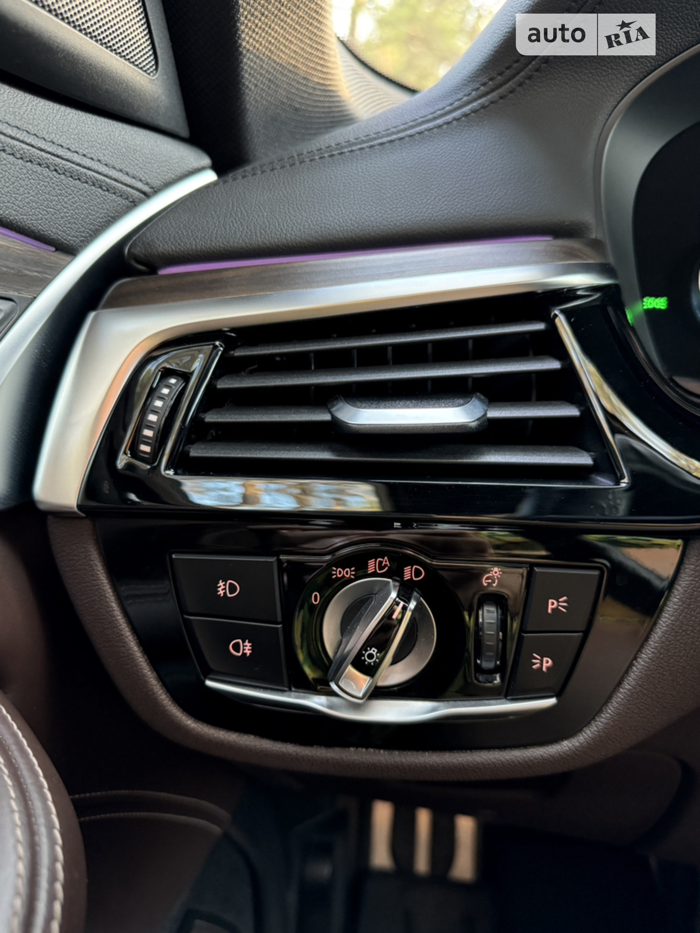 BMW 5 Series 2018 VIN WBAJC5105JWB87290 фото оголошення 13 з 19