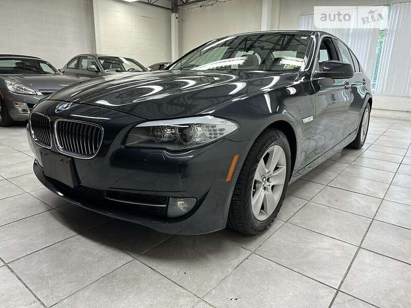 Седан BMW 5 Series 2013 в Львове