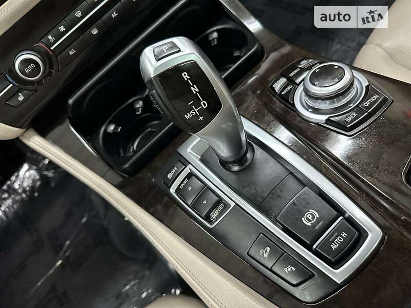 Седан BMW 5 Series 2013 в Львове
