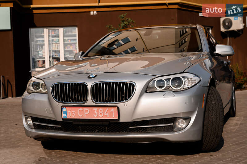 Седан BMW 5 Series 2012 в Дубні