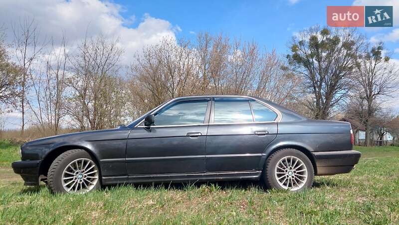 Седан BMW 5 Series 1993 в Сумах