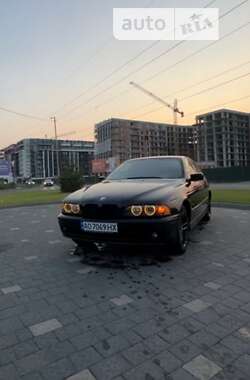 Седан BMW 5 Series 2000 в Ужгороді